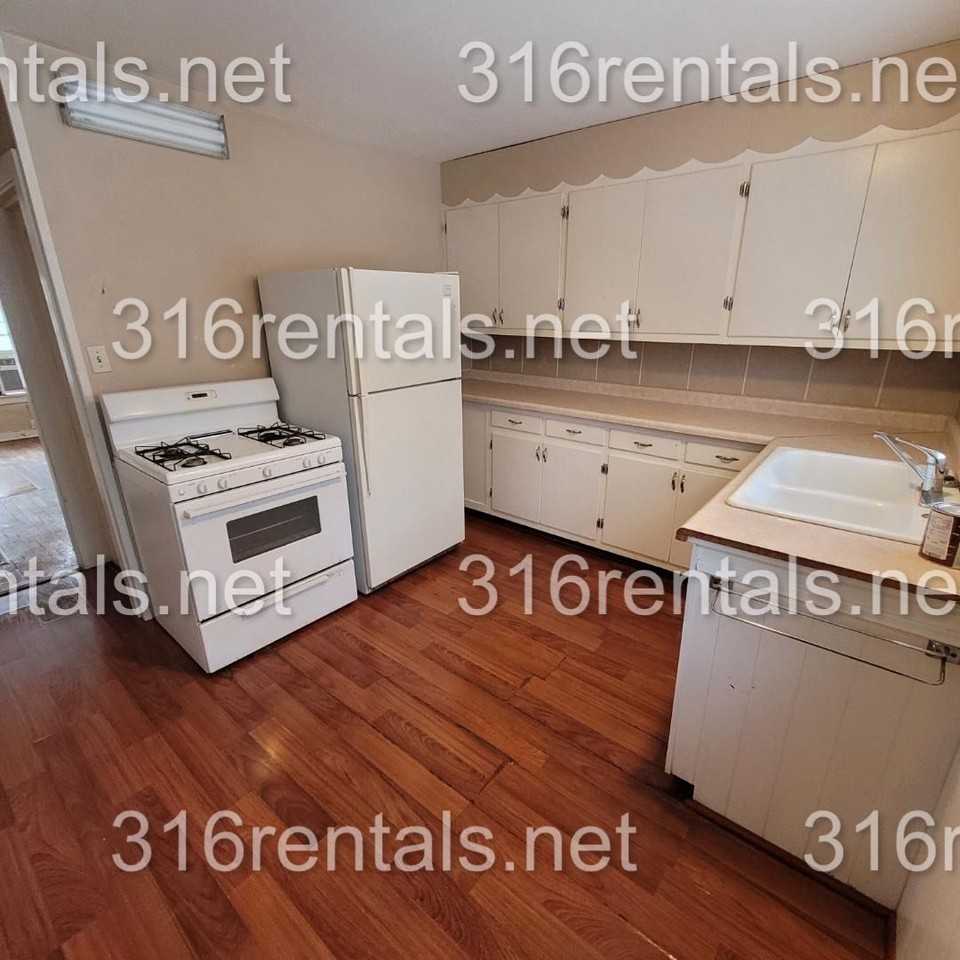 1500 1500 N Main St - 104 E 14th St - Photo 3 of 6