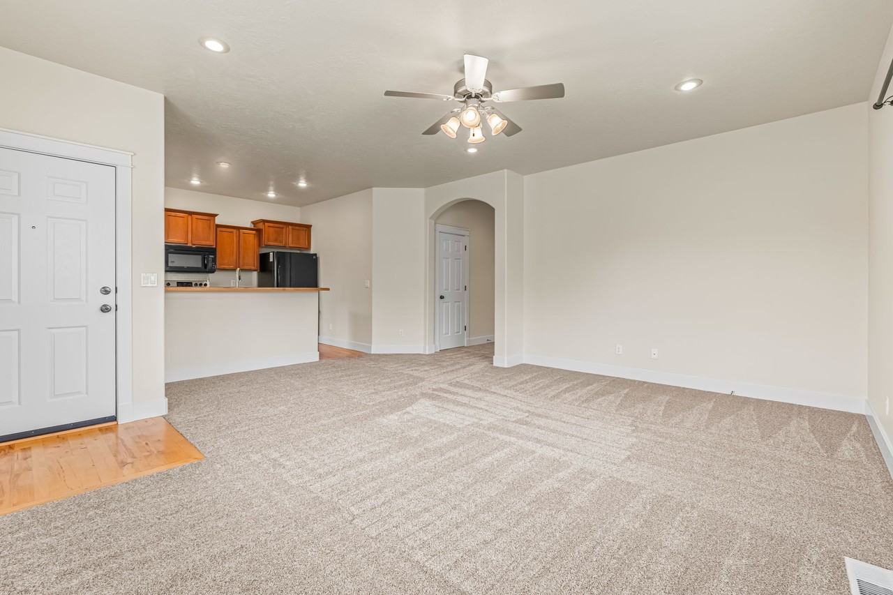 708 Oak St #OAK - Photo 4 of 23