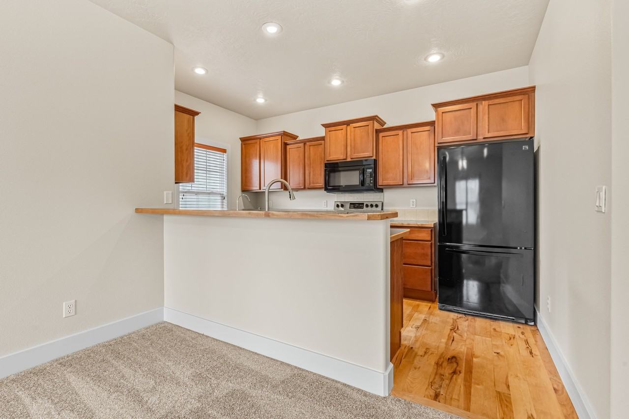 708 Oak St #OAK - Photo 7 of 23