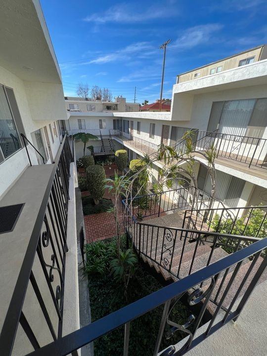 1631 Barry Ave - Photo 3 of 3