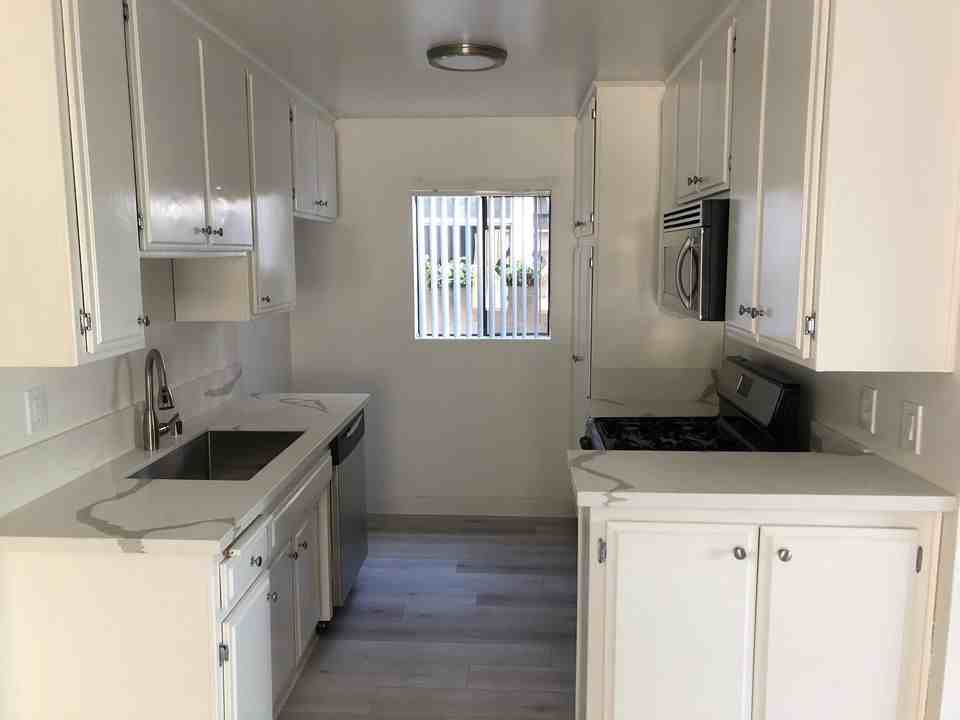 408 N Venice Blvd - Photo 5 of 33