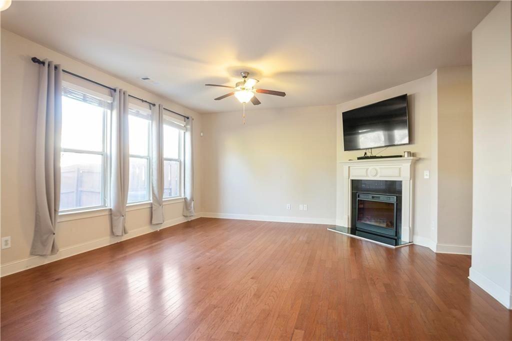 2394 Whiteoak Ct Se - Photo 3 of 28