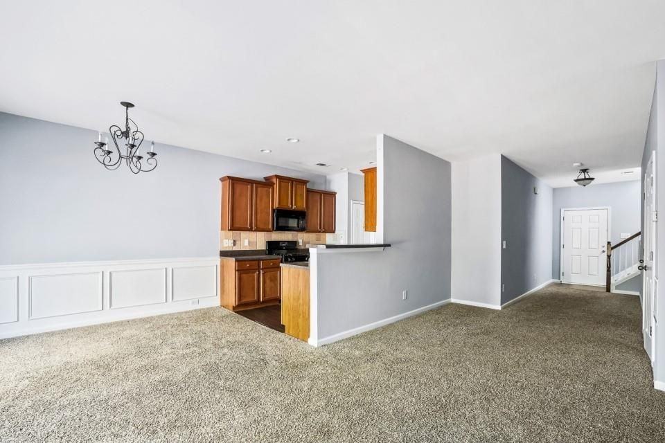 2872 Cross Creek Ct - Photo 2 of 10