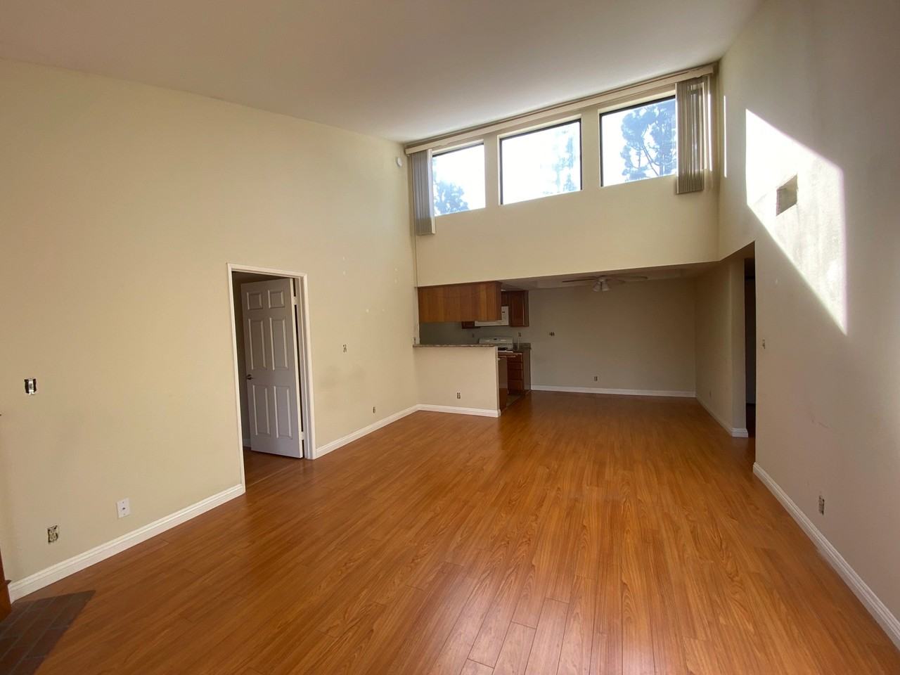 430 South Niagara Street - Photo 2 of 28