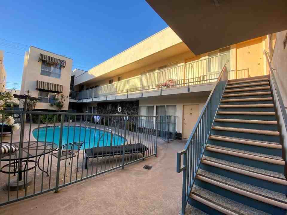 615 E Providencia Ave - Photo 3 of 32