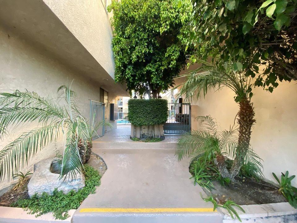 615 E Providencia Ave - Photo 6 of 32