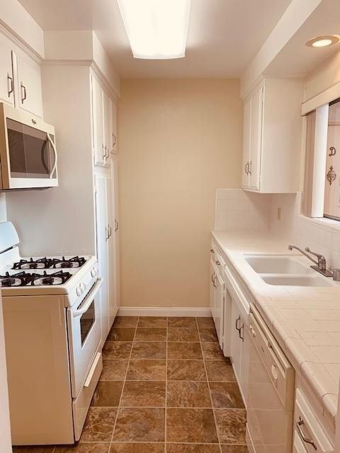 615 E Providencia Ave - Photo 7 of 32