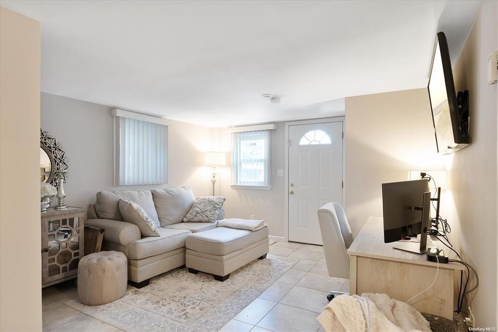 306 Sound Beach Blvd - Photo 2 of 8