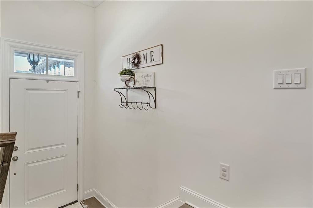 7940 Willoughby Ct - Photo 2 of 26