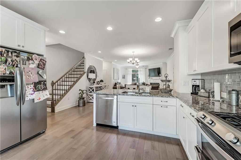 7940 Willoughby Ct - Photo 5 of 26