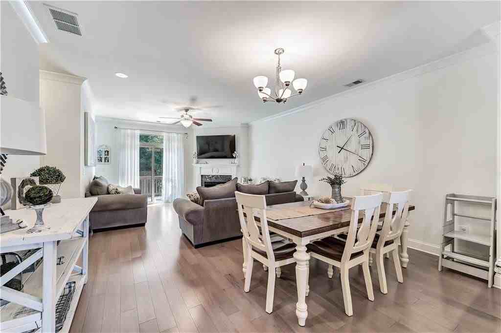 7940 Willoughby Ct - Photo 7 of 26