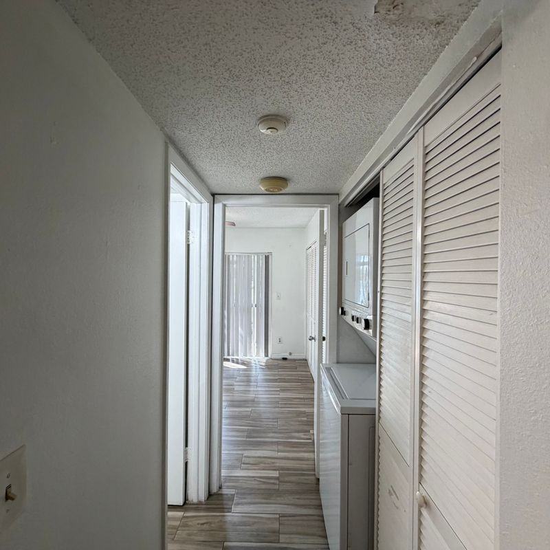 7242 E Bank Dr - Photo 2 of 10