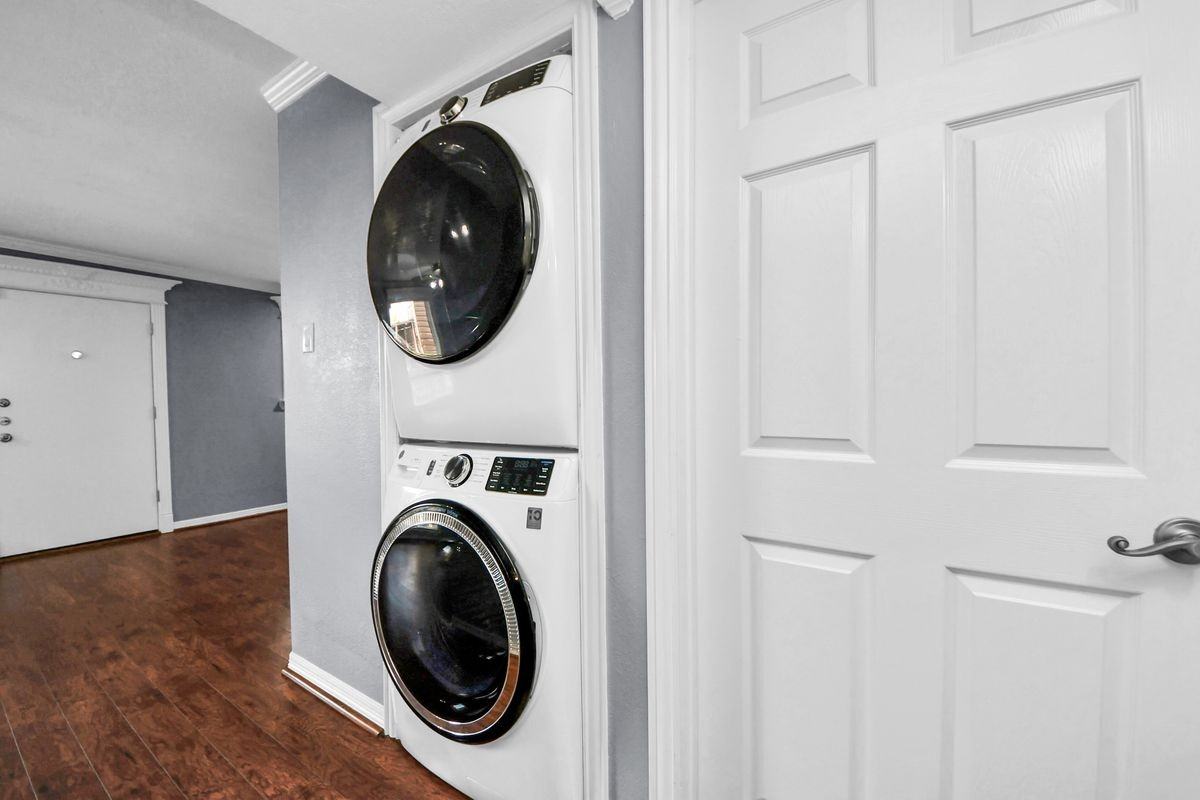 1529 Wirt Rd ##7 - Photo 3 of 30