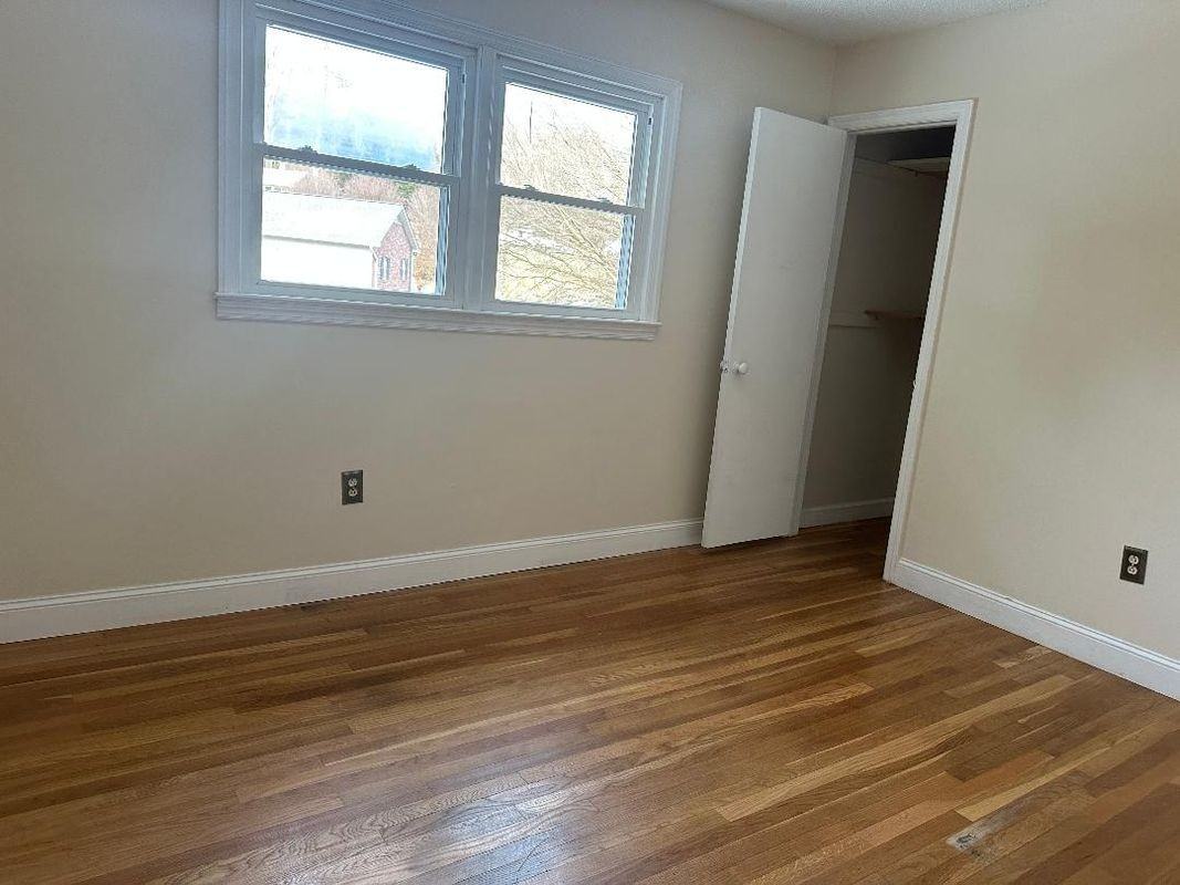 970 Long Crescent Dr - Photo 3 of 9