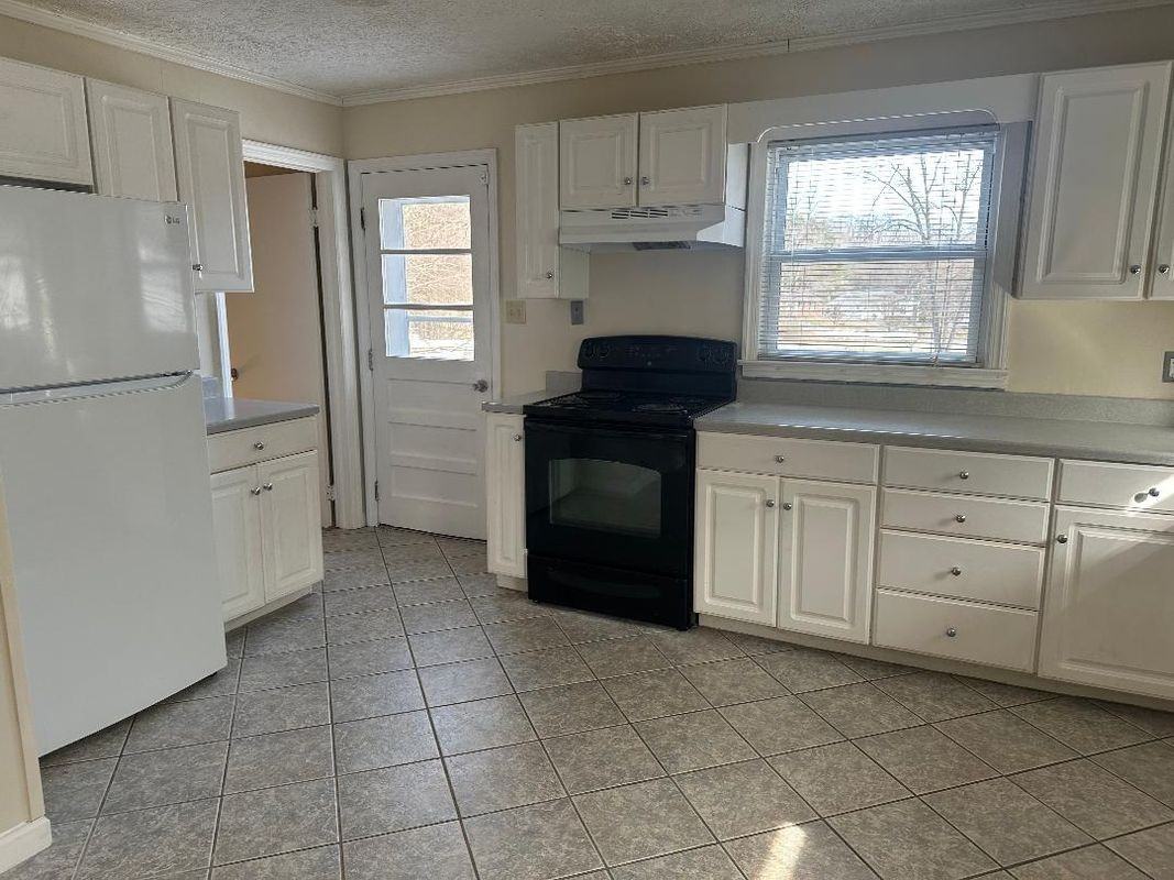 970 Long Crescent Dr - Photo 4 of 9