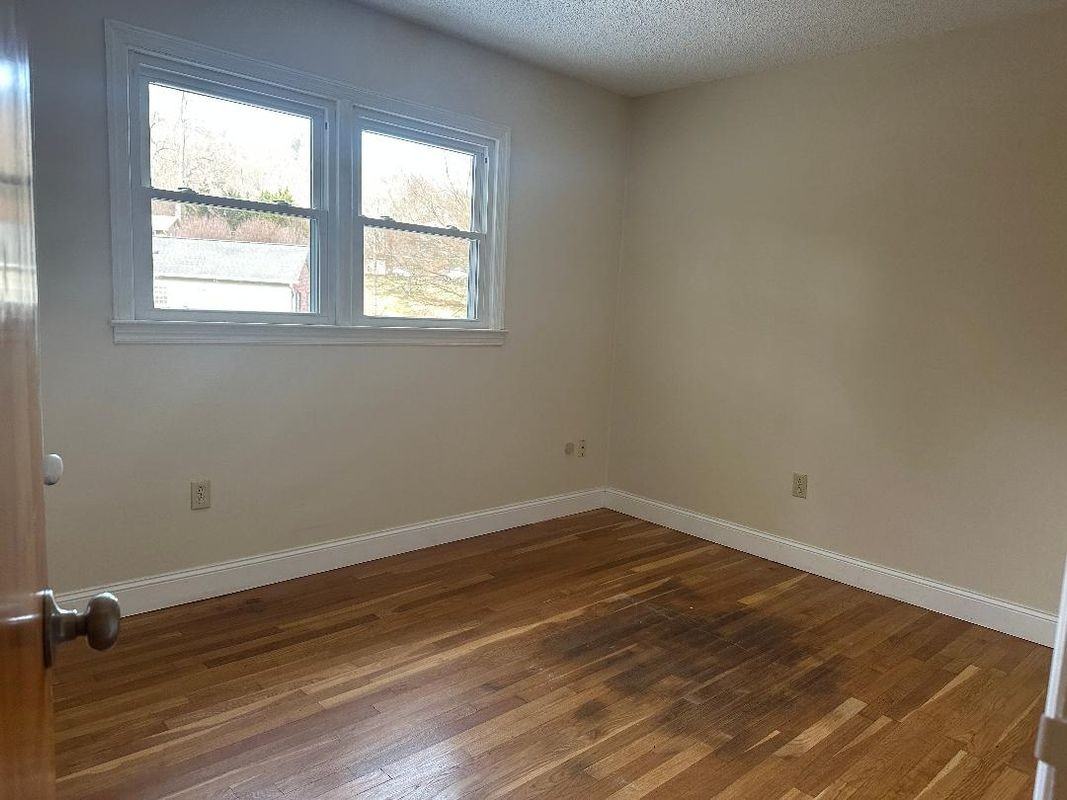 970 Long Crescent Dr - Photo 7 of 9