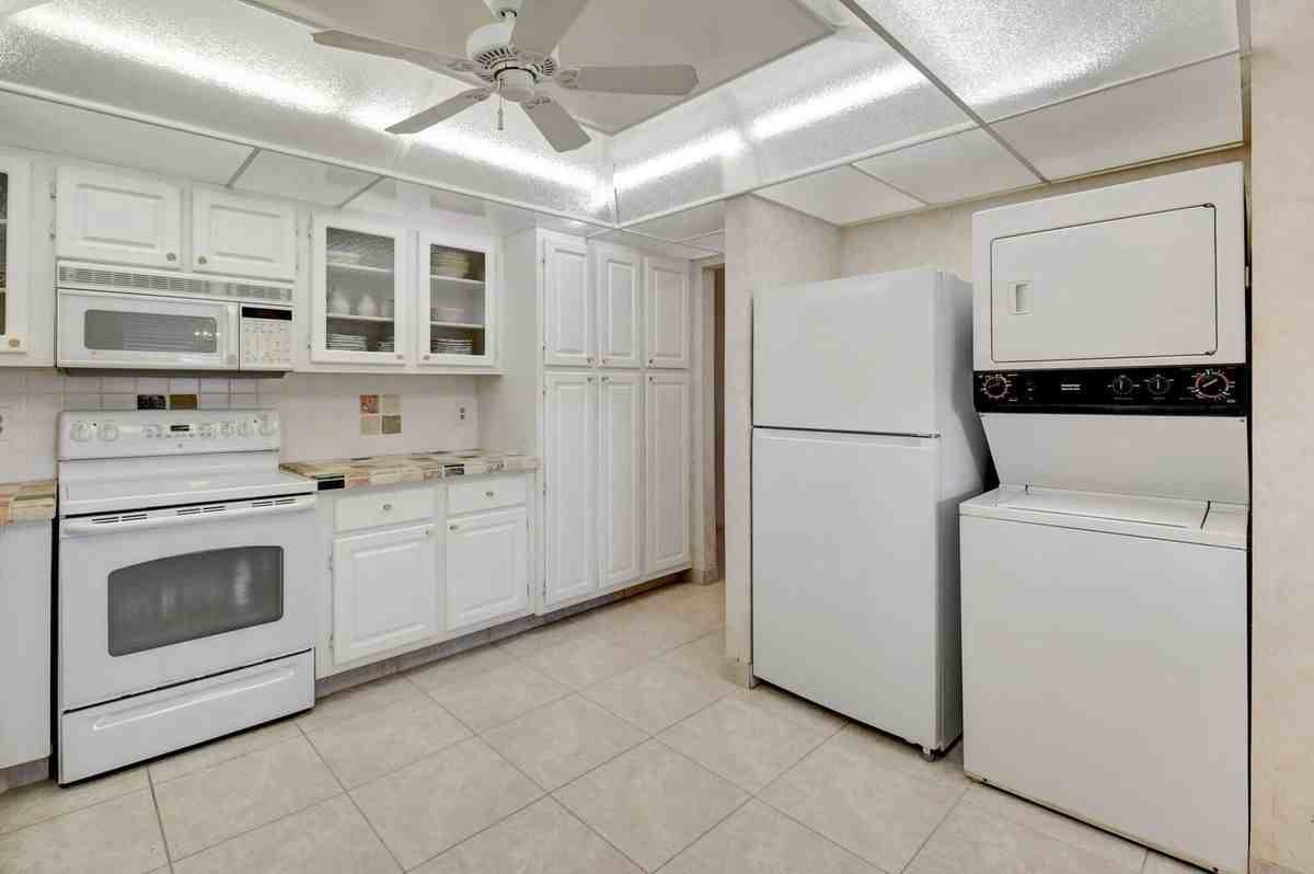 1670 Nw 18th Ave ##202 - Photo 2 of 12