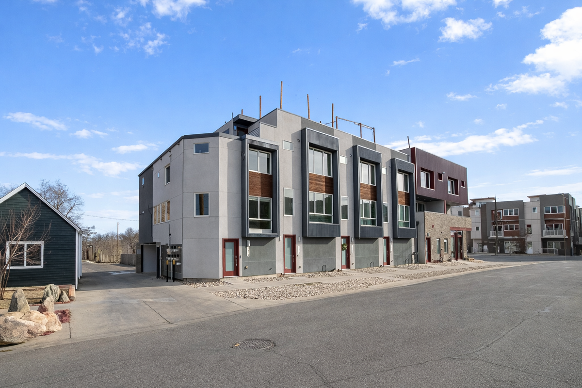 3810 Julian St - Photo 2 of 12