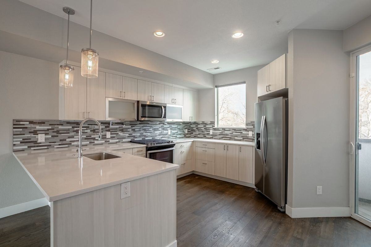 3810 Julian St - Photo 3 of 12