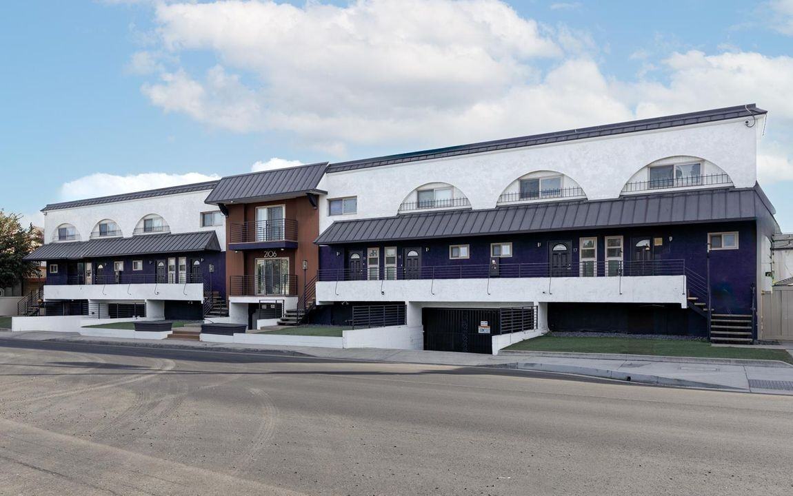 CitiZen Beach Collection on Manhattan - Photo 2 of 10