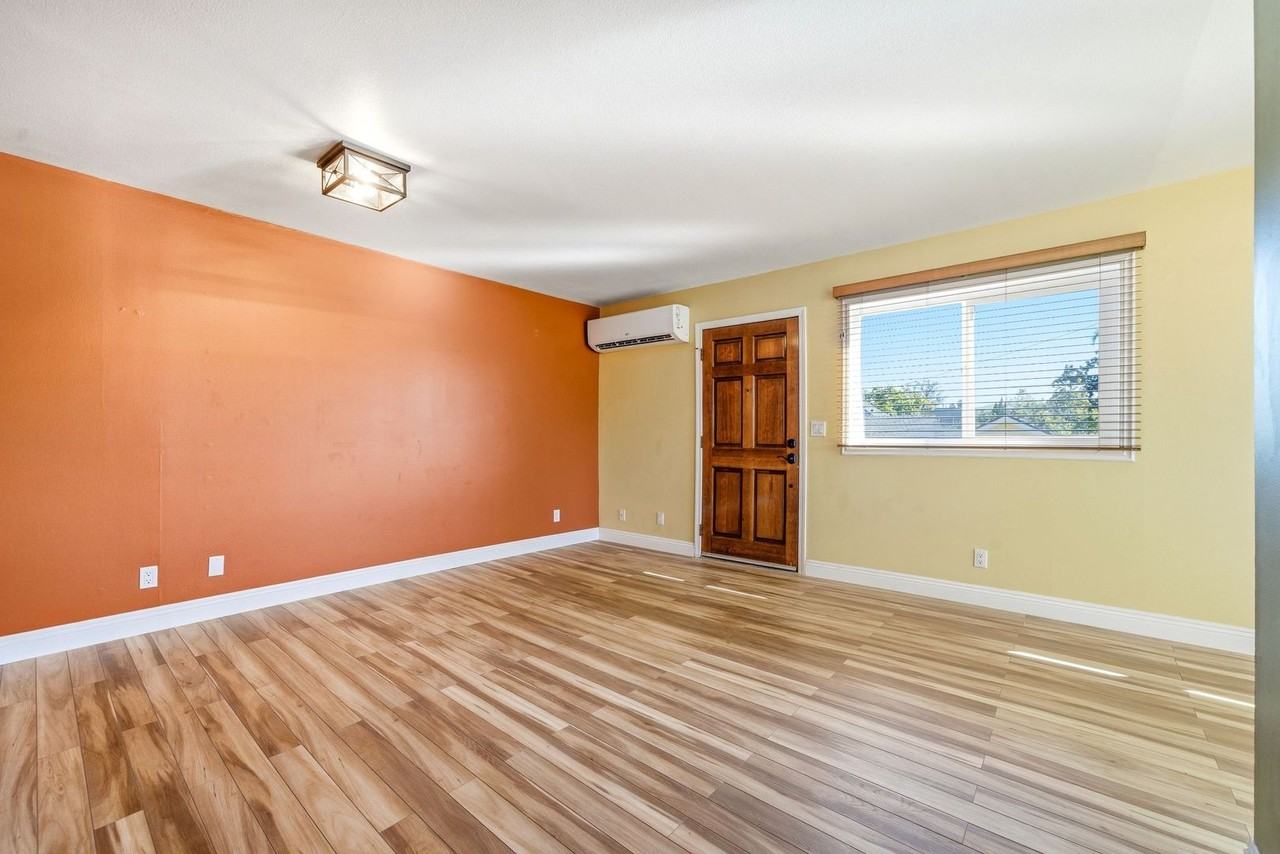 316 E Palmyra Ave - Photo 3 of 11