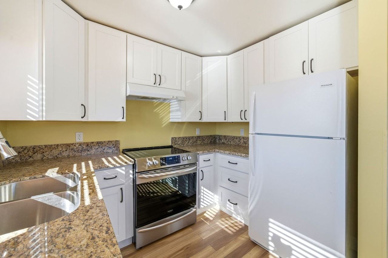 316 E Palmyra Ave - Photo 6 of 11