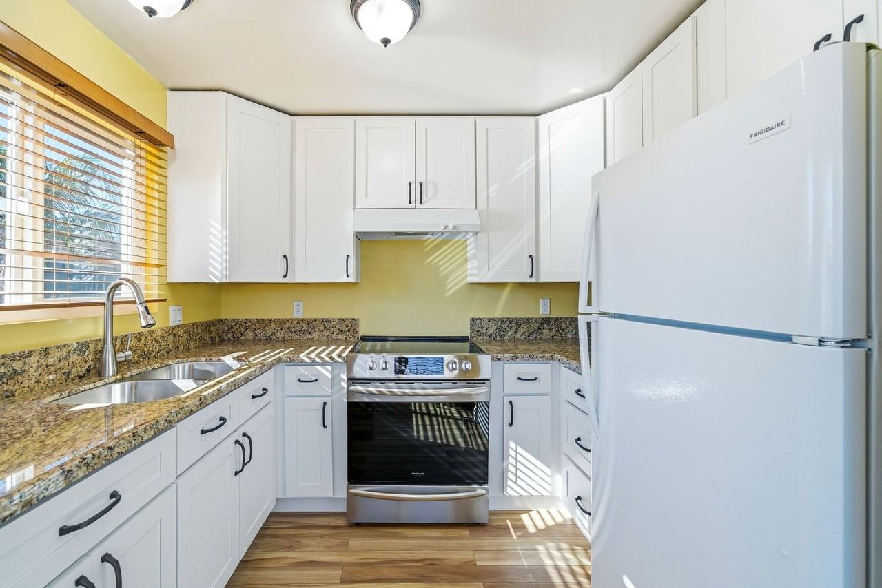 316 E Palmyra Ave - Photo 7 of 11