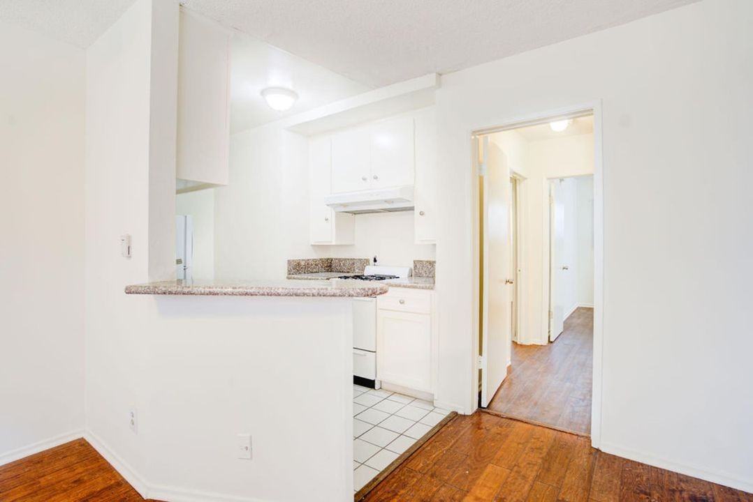 3721 S. Bentley Avenue, - Photo 7 of 44