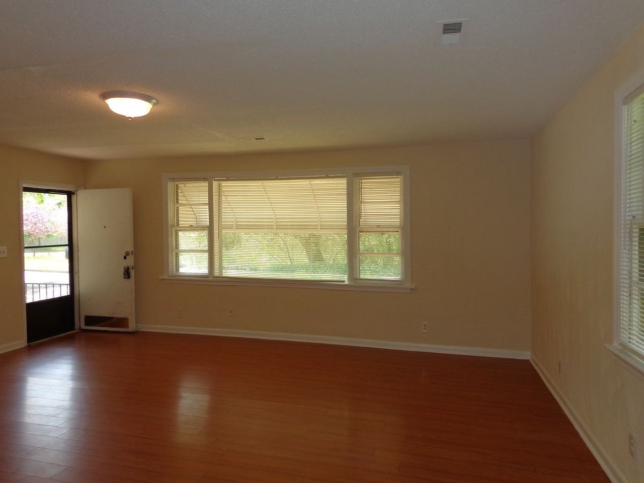 2904 Somme Ave - Photo 4 of 24