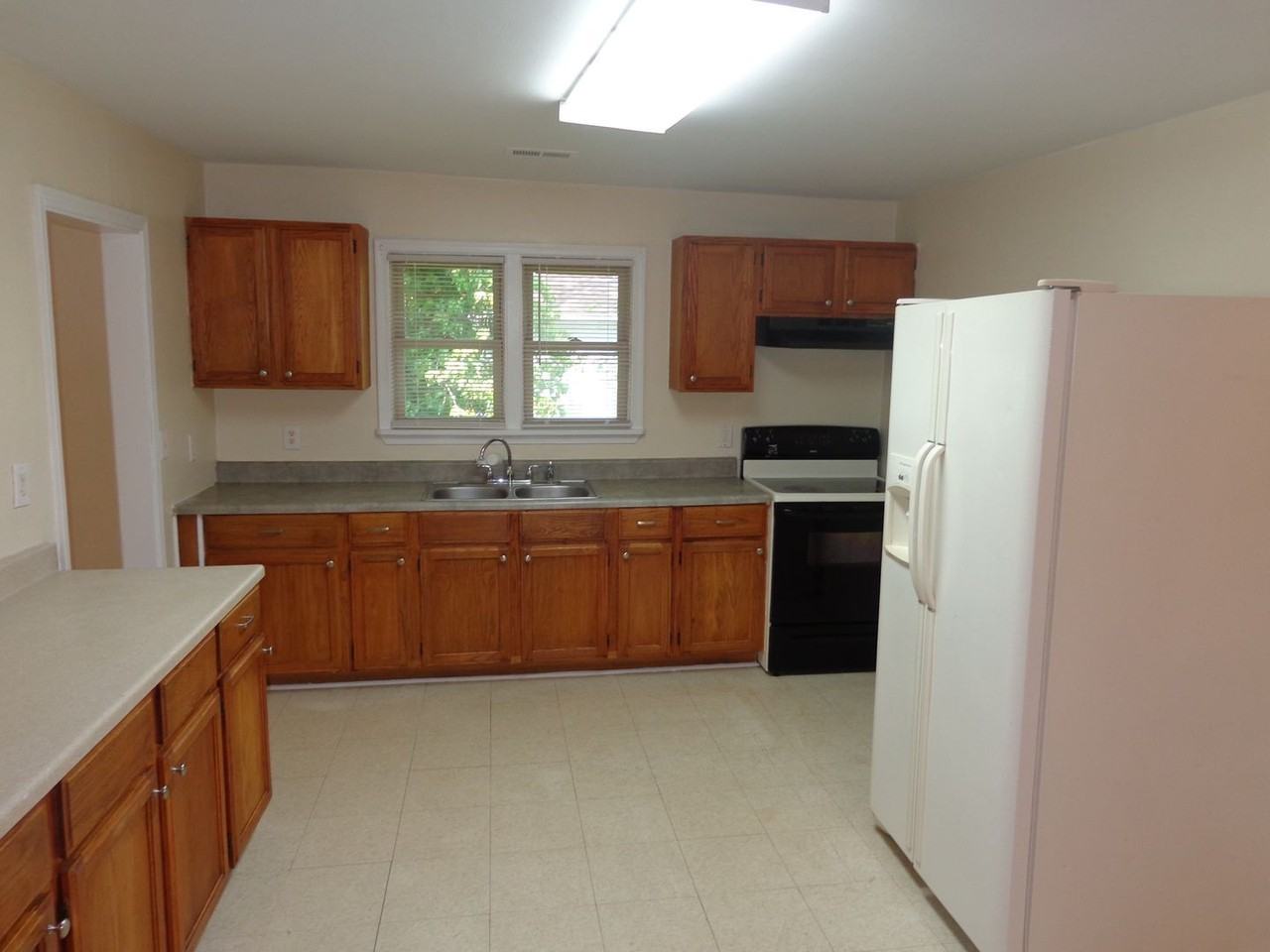 2904 Somme Ave - Photo 6 of 24