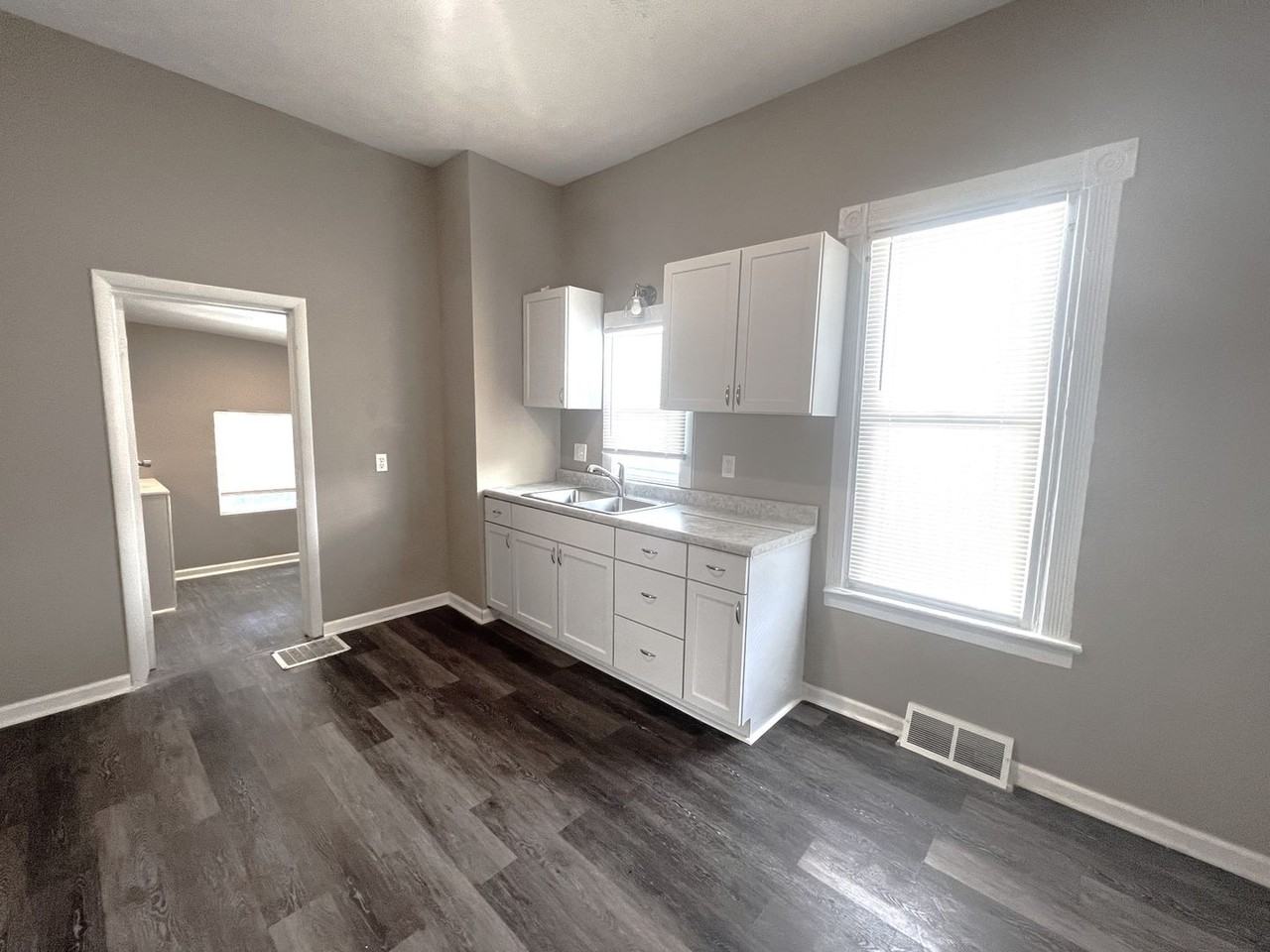 1942 S 16th St - Photo 4 of 9