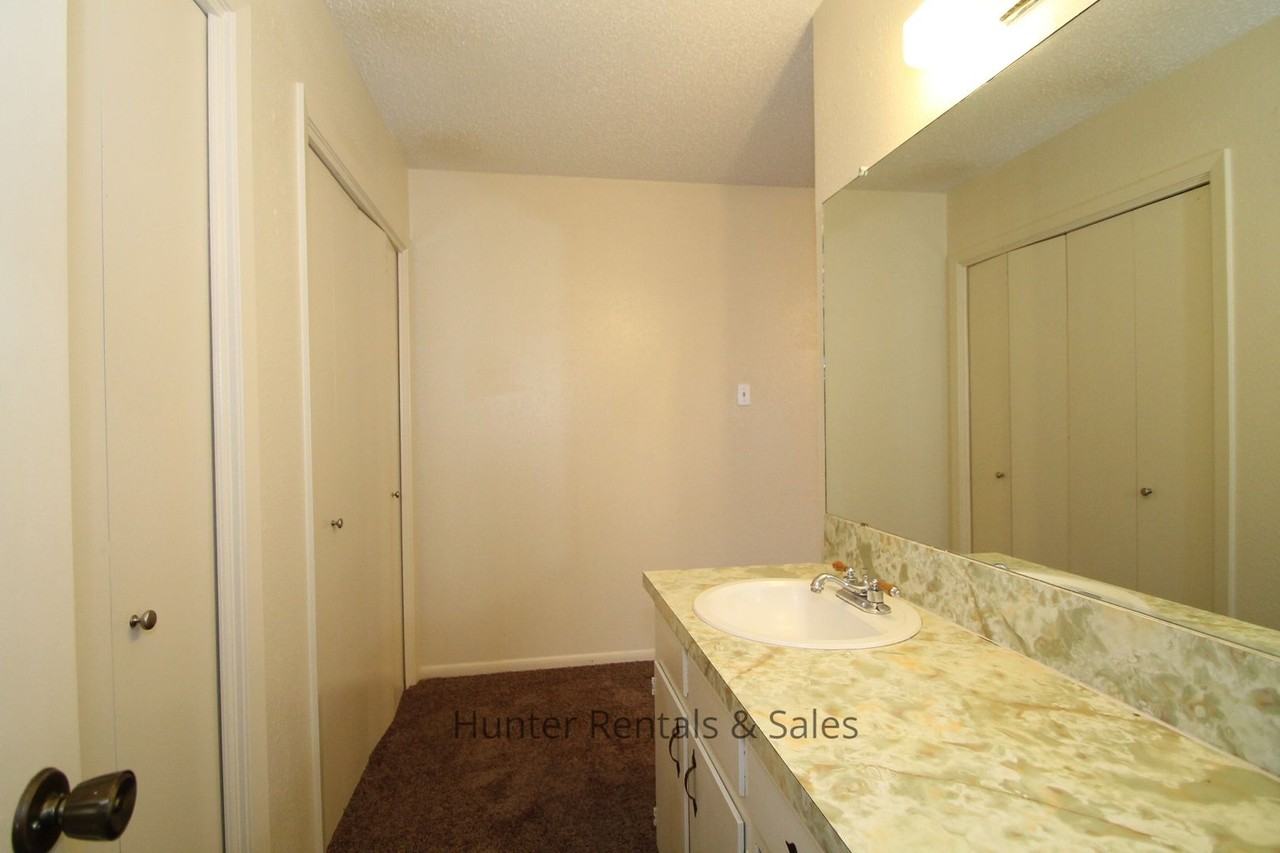 1604 Donna Ave - Photo 6 of 24