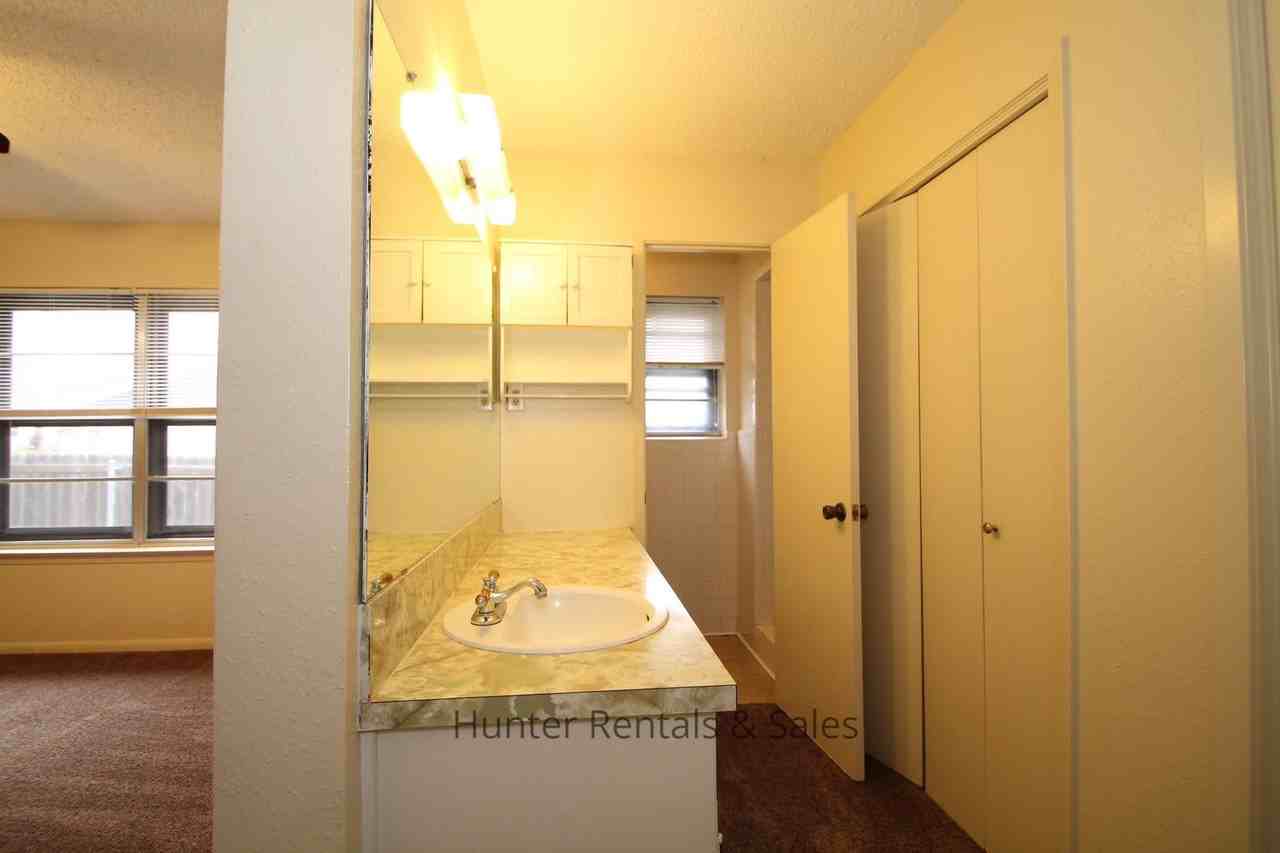 1604 Donna Ave - Photo 7 of 24