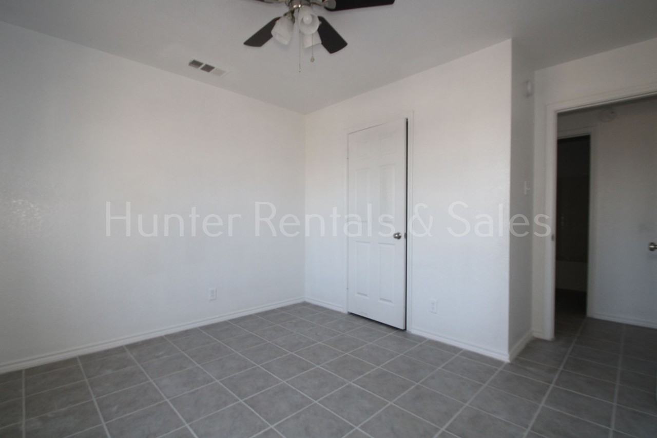 3803 Kevin Shaw Dr - Photo 3 of 27