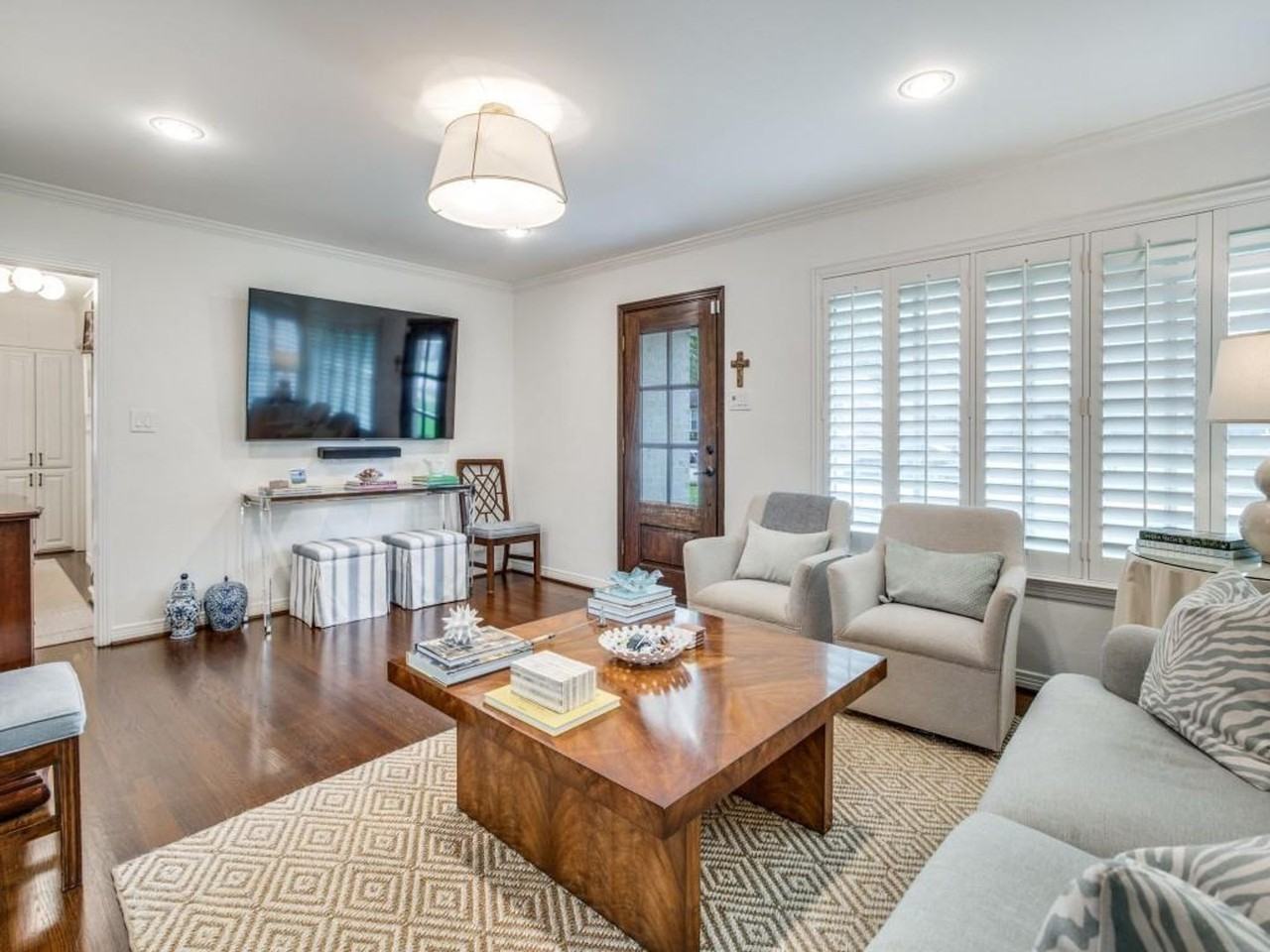 6249 Sudbury Dr - Photo 2 of 15