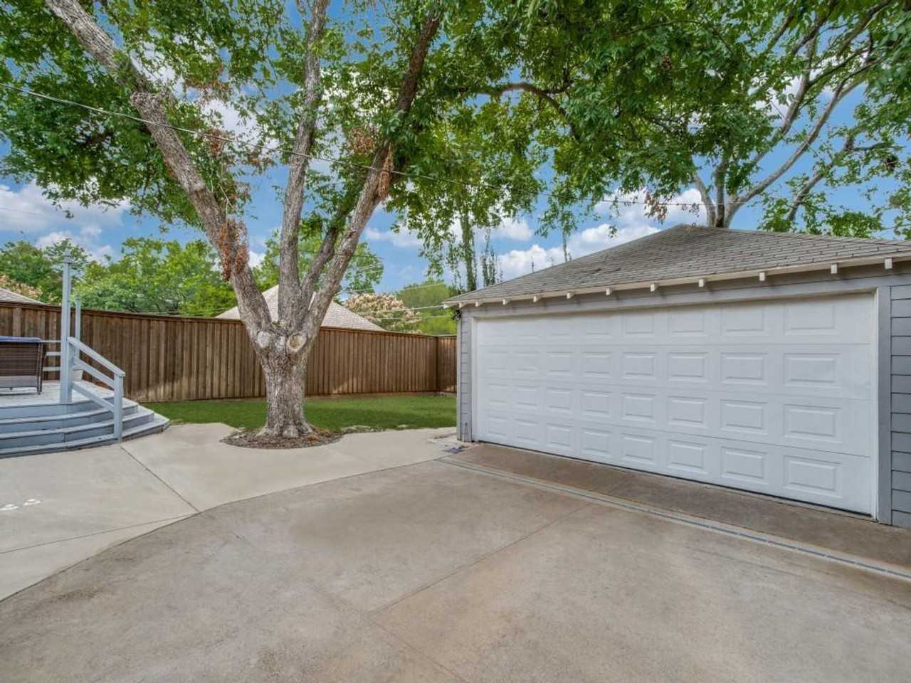 6249 Sudbury Dr - Photo 3 of 15