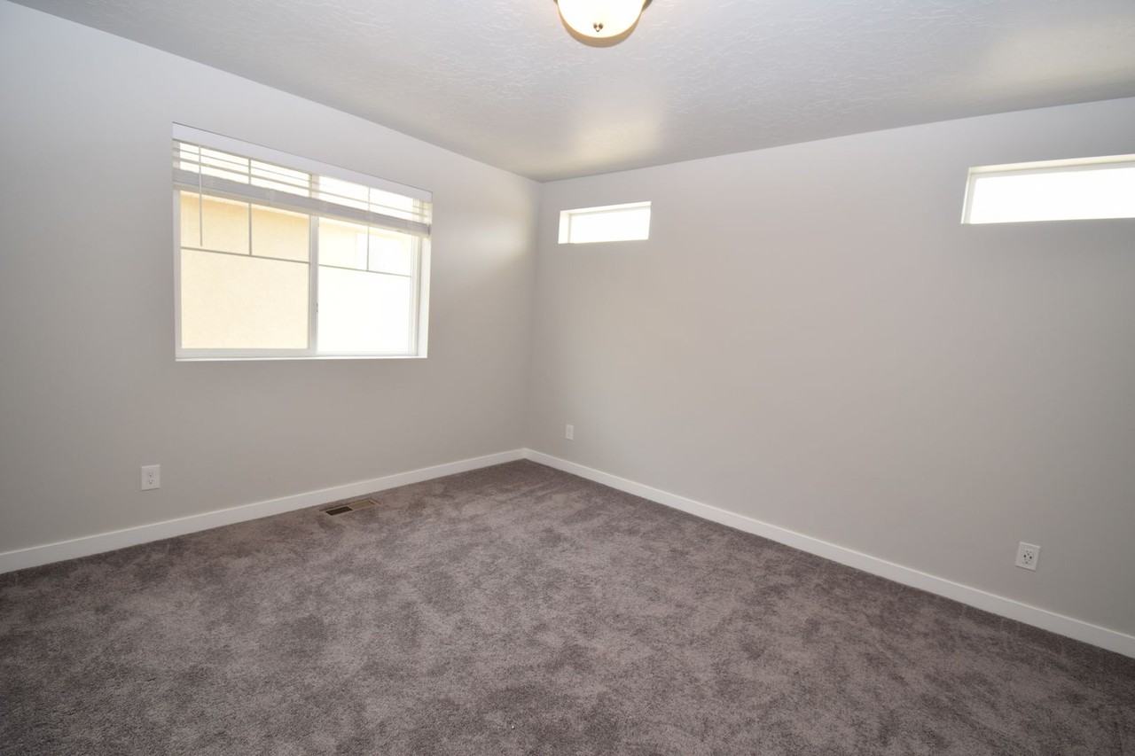 214 E Allegheny Pl - Photo 7 of 13