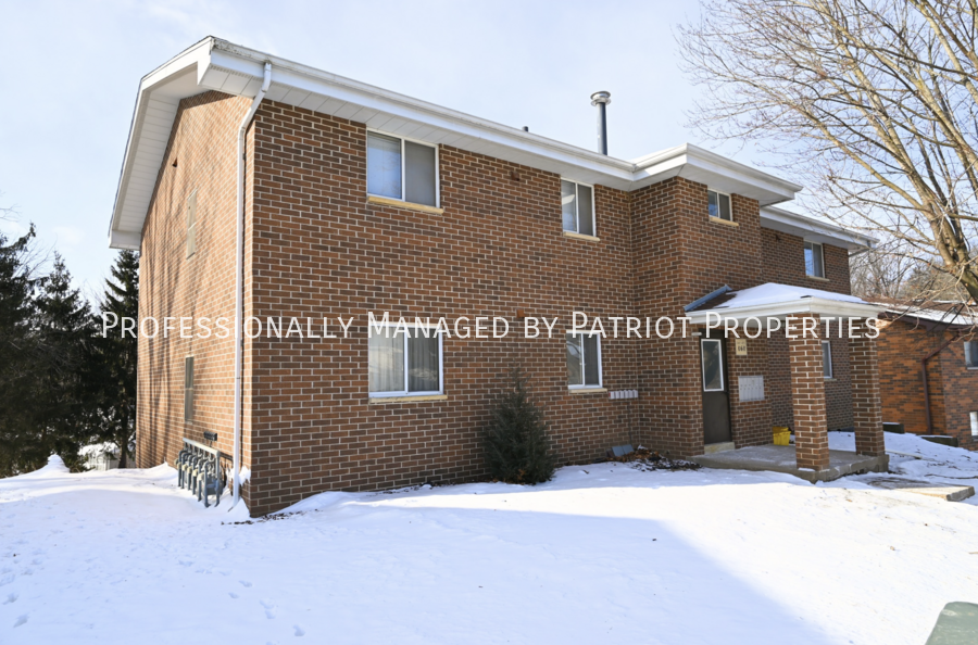 Hawkeye Apartments - Photo 4 of 6