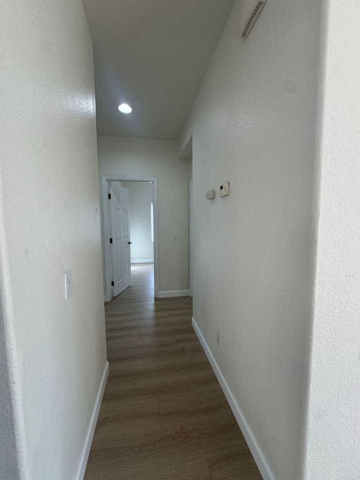 9961 Squirrelview Ct - Photo 5 of 11