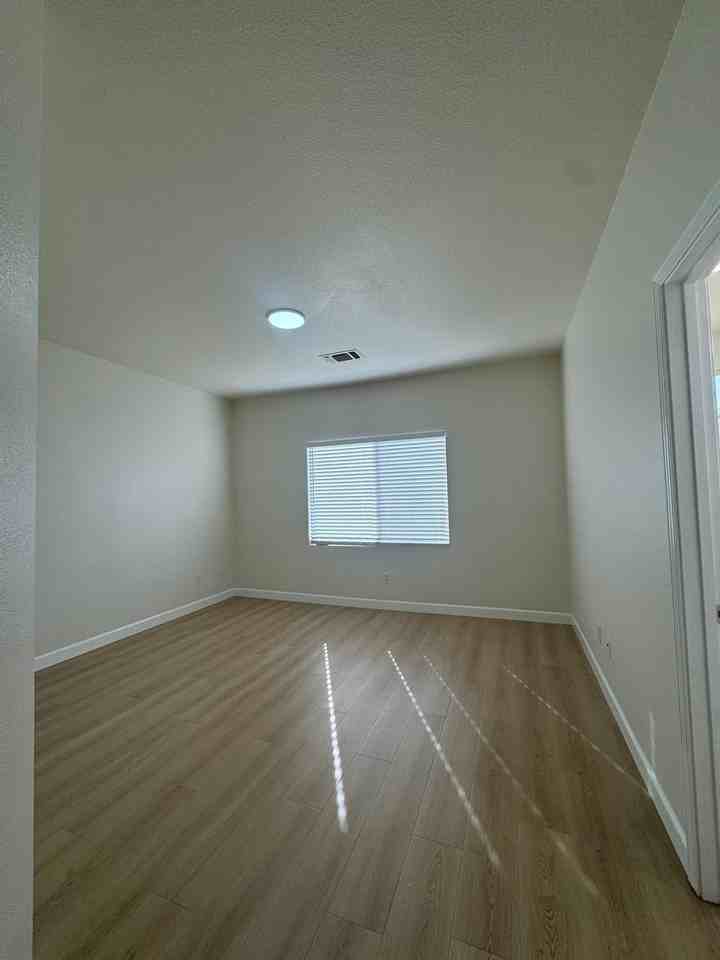 9961 Squirrelview Ct - Photo 6 of 11