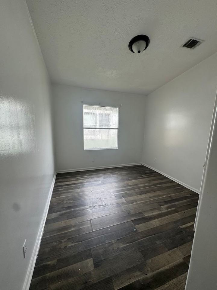 11919 Greenspark Ln - Photo 4 of 9