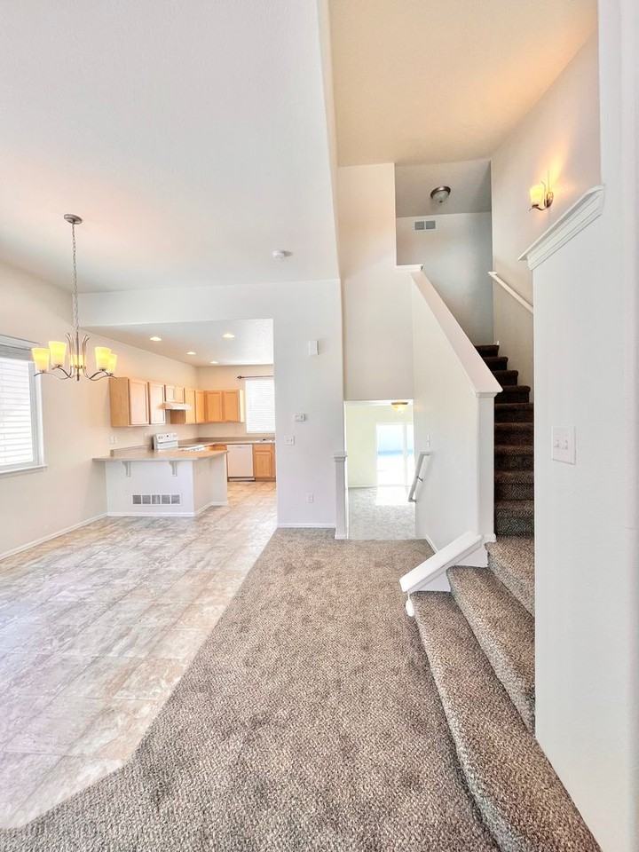 1441 Murrlet St - Photo 3 of 36