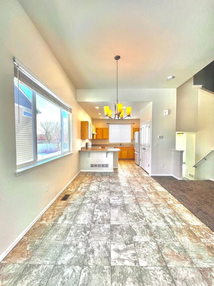 1441 Murrlet St - Photo 7 of 36