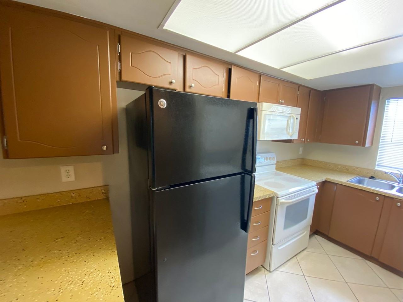 623 E San Sebastian Ct - Photo 7 of 27