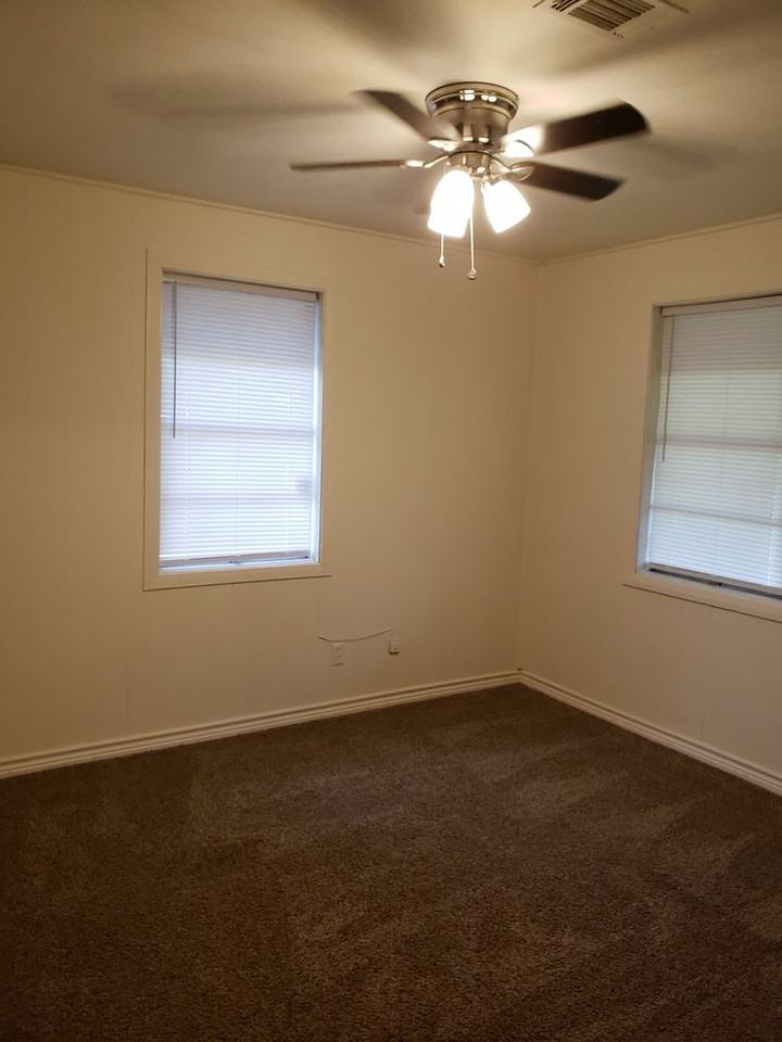 3623 Avenue E - Photo 4 of 29