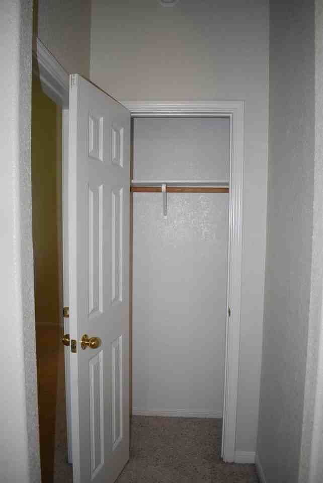 1403 Castle Ridge Dr - Photo 5 of 46