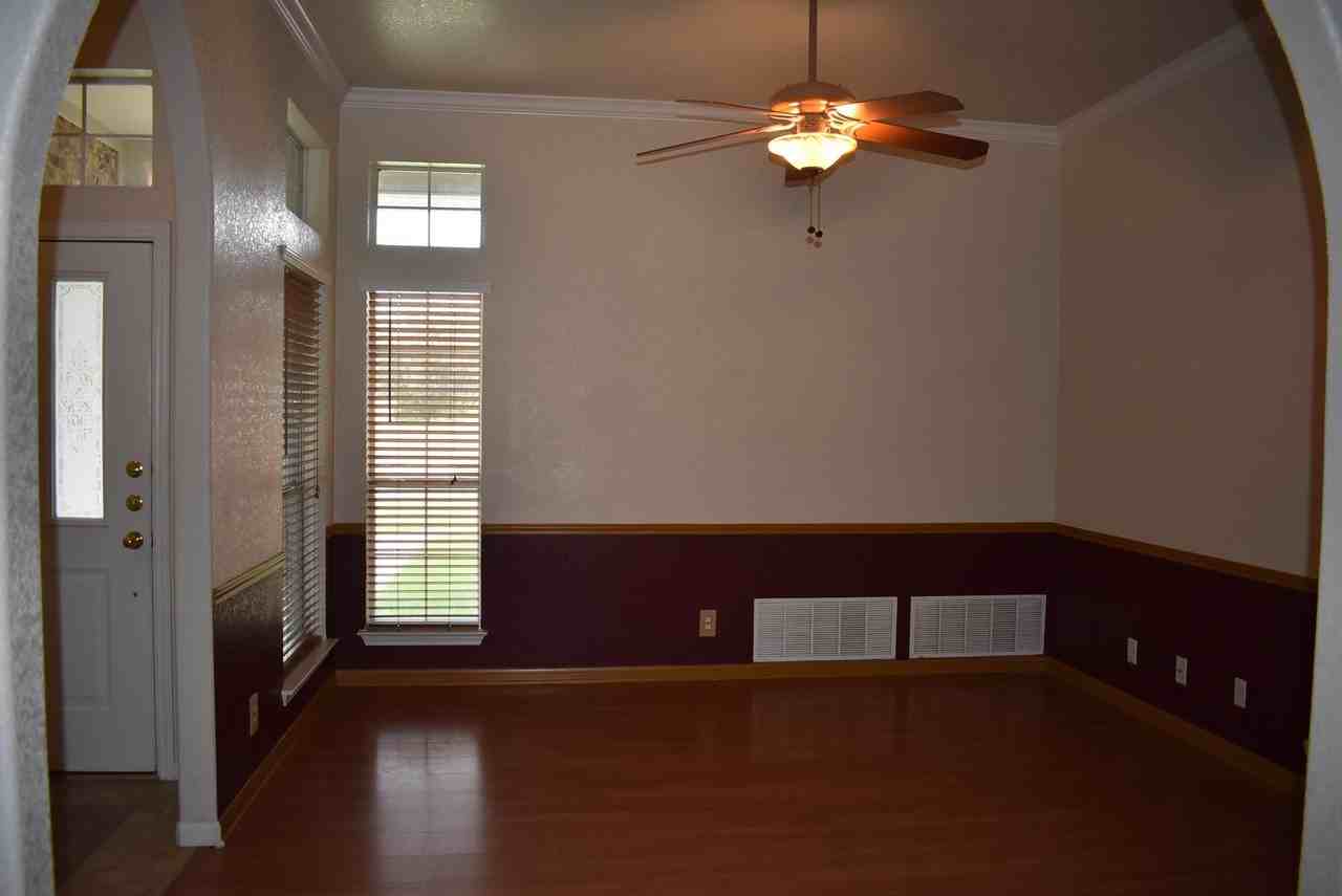 1403 Castle Ridge Dr - Photo 6 of 46