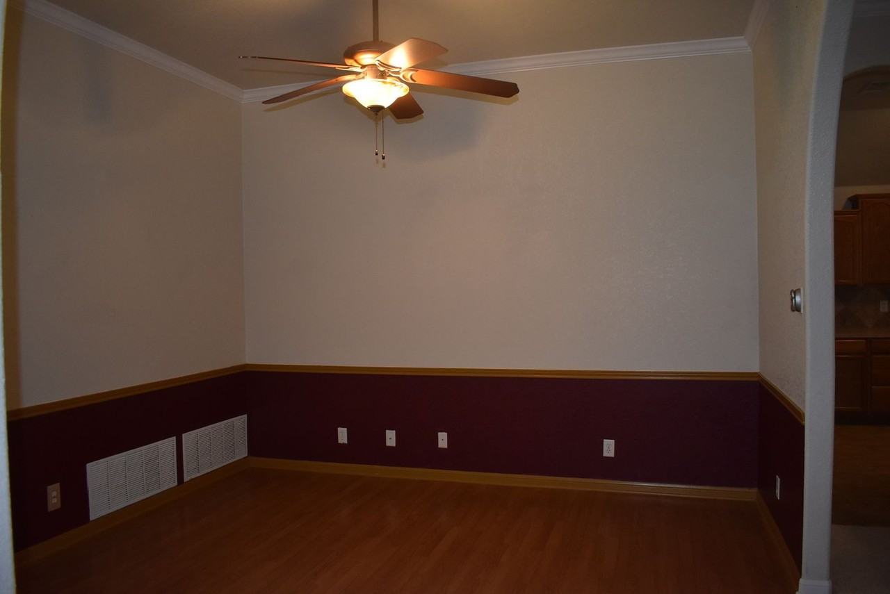 1403 Castle Ridge Dr - Photo 7 of 46