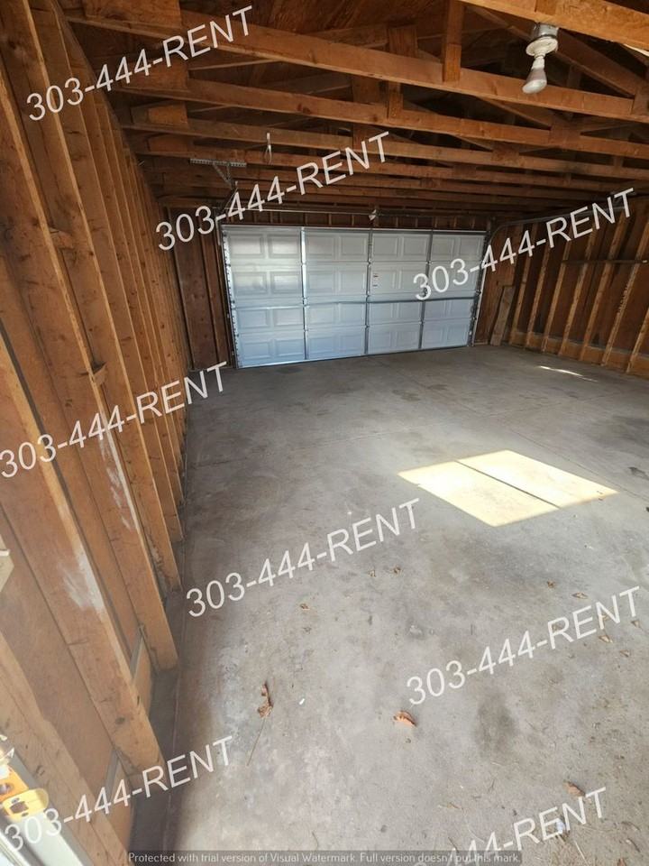 203 Oak St - Photo 3 of 10