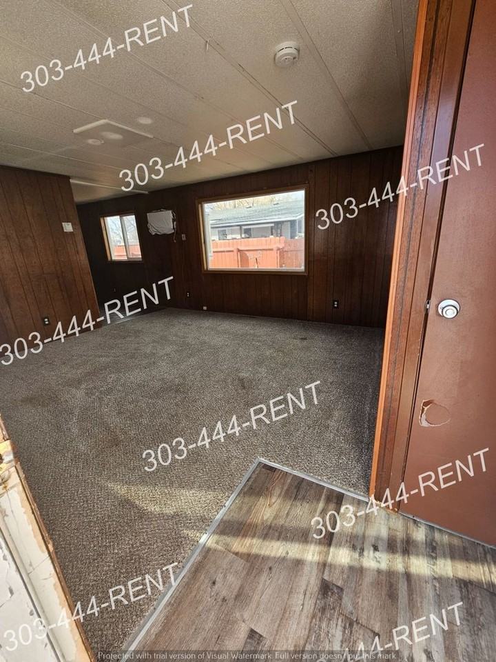 203 Oak St - Photo 4 of 10